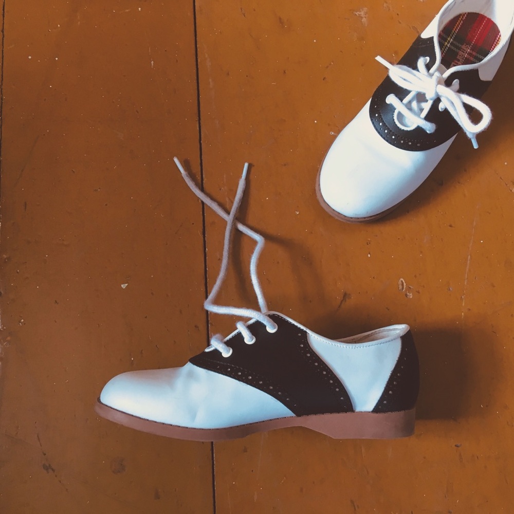 90s saddle shoes